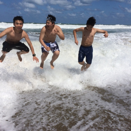 贏在起跑線？中國孩子赴美留學(xué)是否越早越好？