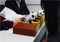 賣房留學(xué)月薪五千，出國(guó)到底值不值？