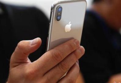 愛手機(jī)多于愛孩子？家長應(yīng)設(shè)親子時間